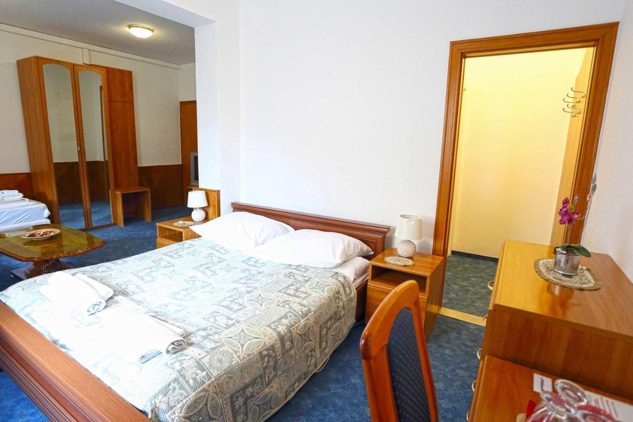 Hotel Wesselenyi Γκιόρ Εξωτερικό φωτογραφία