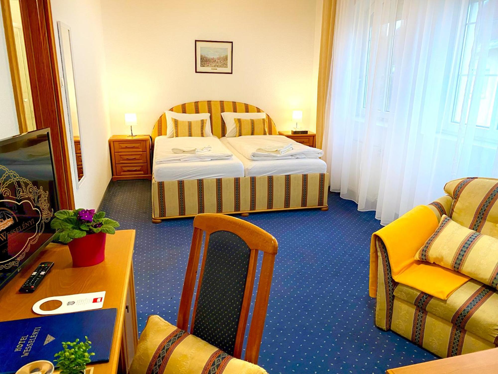 Hotel Wesselenyi Γκιόρ Εξωτερικό φωτογραφία