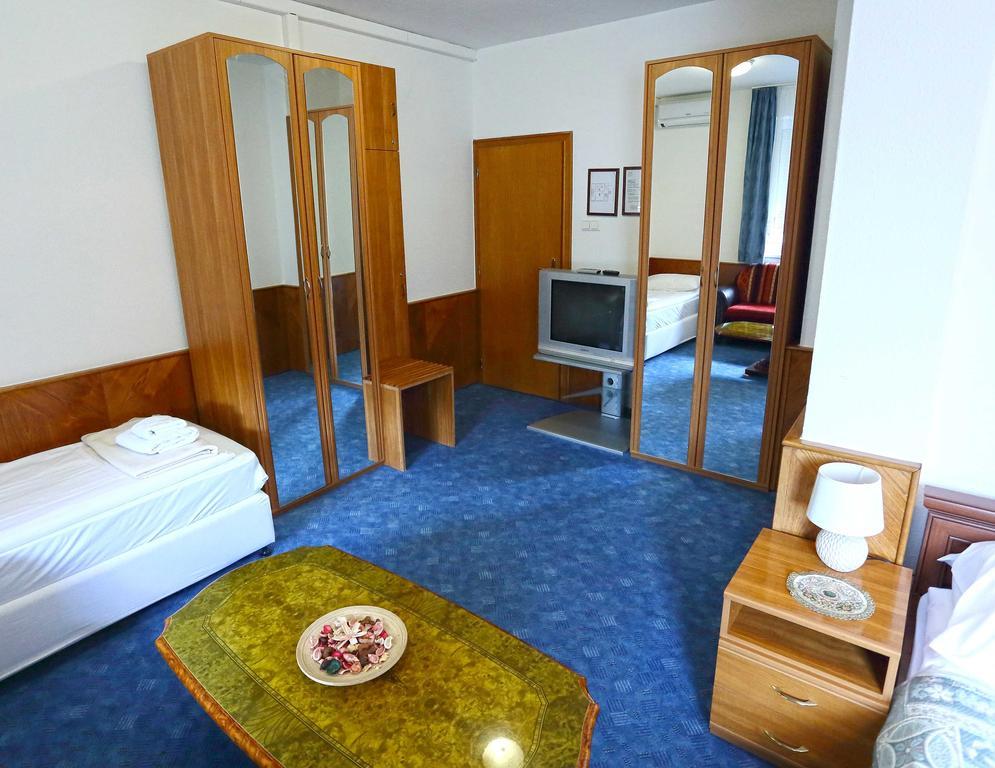 Hotel Wesselenyi Γκιόρ Εξωτερικό φωτογραφία
