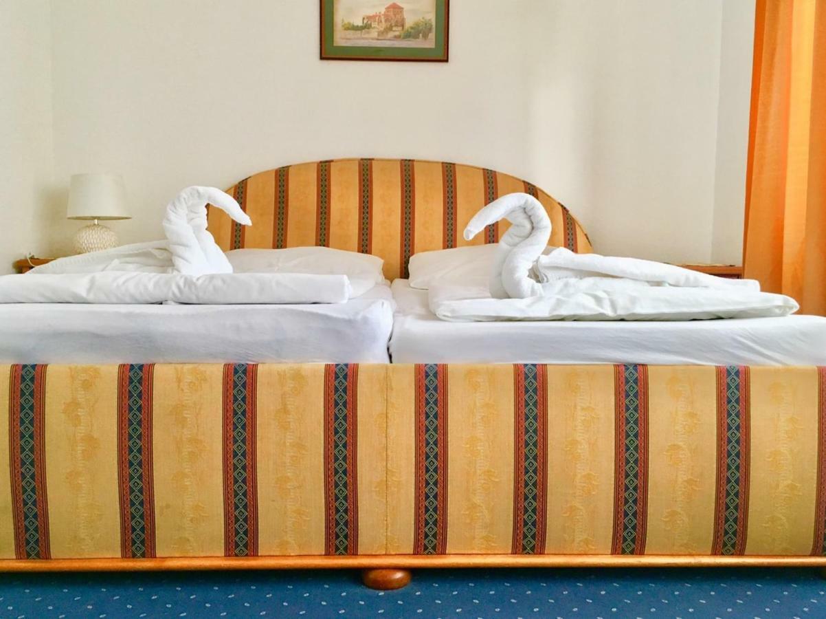 Hotel Wesselenyi Γκιόρ Εξωτερικό φωτογραφία